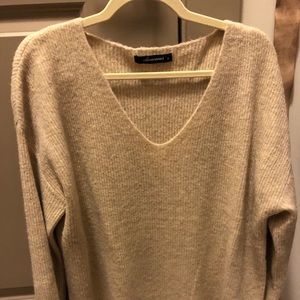 Light tan v neck sweater M